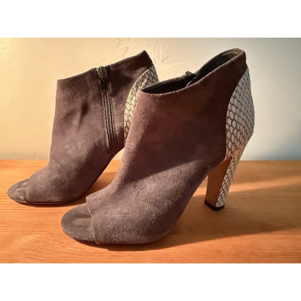 Vince. Gray Suede Sierra Faux‎ Snake Skin Peep Toe Bootie Shoes 7 1/2  Women EUC